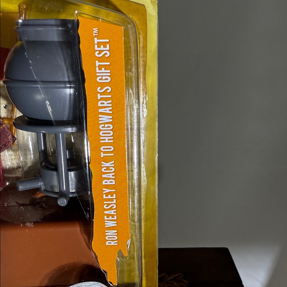 Harry Potter Ron Weasley Gift Set - Black and Brown - Picture 3 of 7